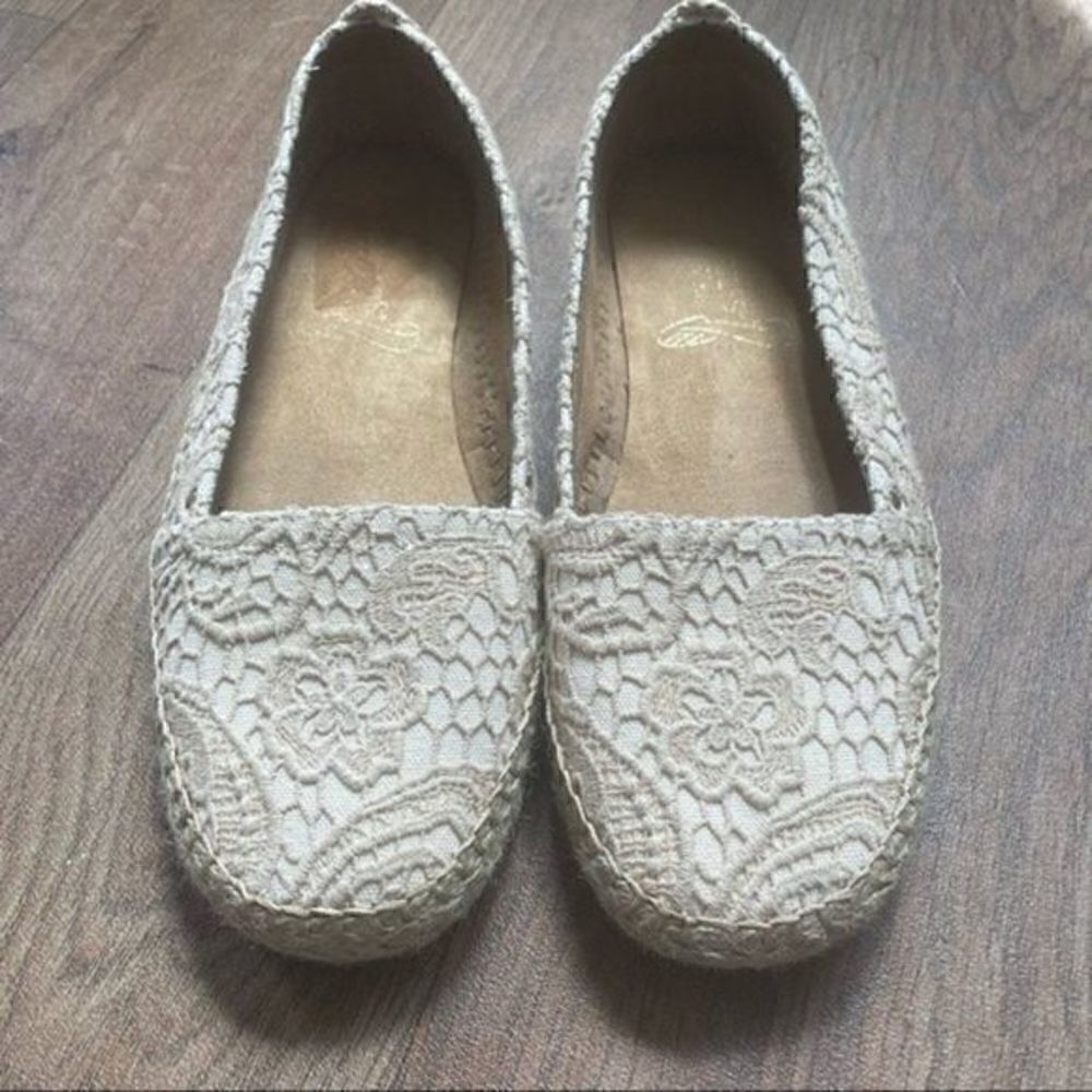 Vintage Boho Woven Knit Upper Aerosoles Slip ons Floral. Great find 8.5